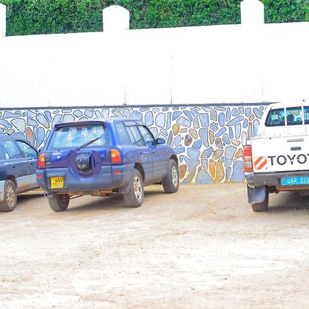 Kigezi Gardens Inn Kabale ภายนอก รูปภาพ